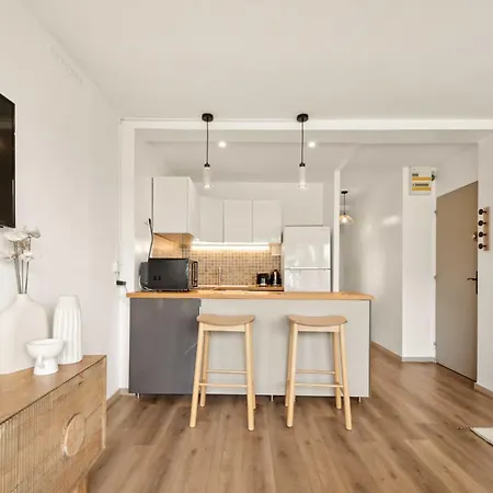 Modern Sea View -2br-4p- *
