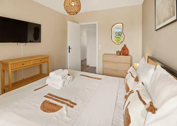 Modern Sea View -2br-4p-