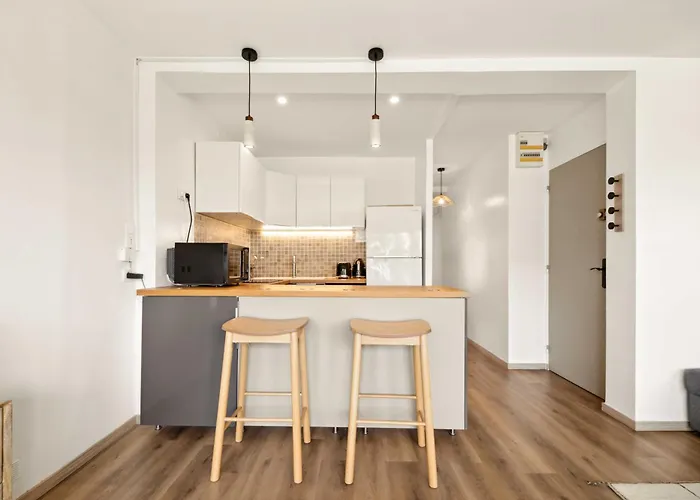 Modern Sea View -2br-4p- דירה